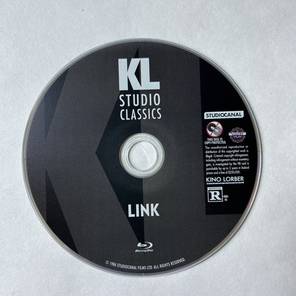 Kino Lorber Link Blu-ray- Elisabeth Shue-Terence Stamp-special features-80s - Picture 4 of 5